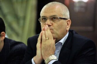 alte foste studente il acuza pe marius pieleanu revenit la catedra snspa in iarna de abuzuri sexuale vezi ca aicea nu te aude nimeni sociologul neaga acuzatiile 6888963733dec