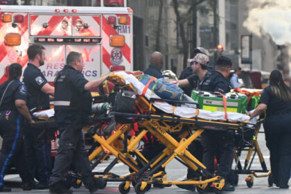 atac armat intr un zgarie nori din new york patru morti inclusiv un politist atacatorul s a sinucis 688863f7b8943