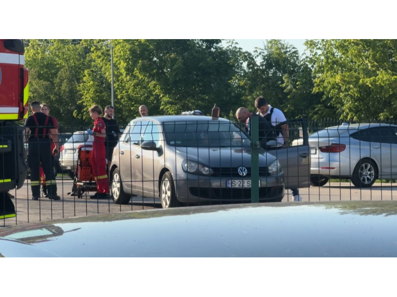 atac sangeros in cartierul alexandru doi soti aflati in divort s au injunghiat unul pe celalalt 687f0fd6a54bf