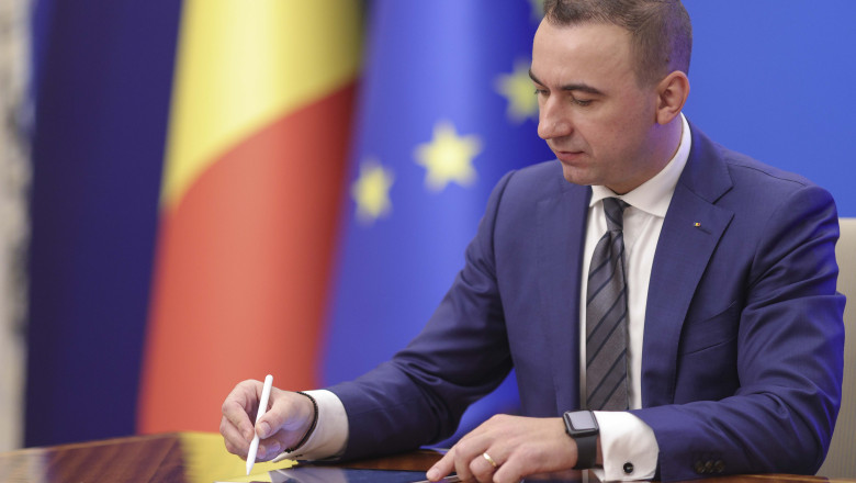 bogdan ivan s a filmat in timp ce a transferat 20 din salariu la stat cred ca acest lucru nu rezolva problemele statului roman 6871133b65ceb