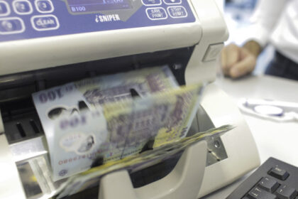 bolojan nu mai trebuie sa ne batem joc de banii tarii si lucrurile se echilibreaza mai repede decat ne asteptam 687147eea090b