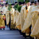 cat de des merg romanii la biserica 85 dintre cetateni se considera persoane religioase 6878b2295af7e