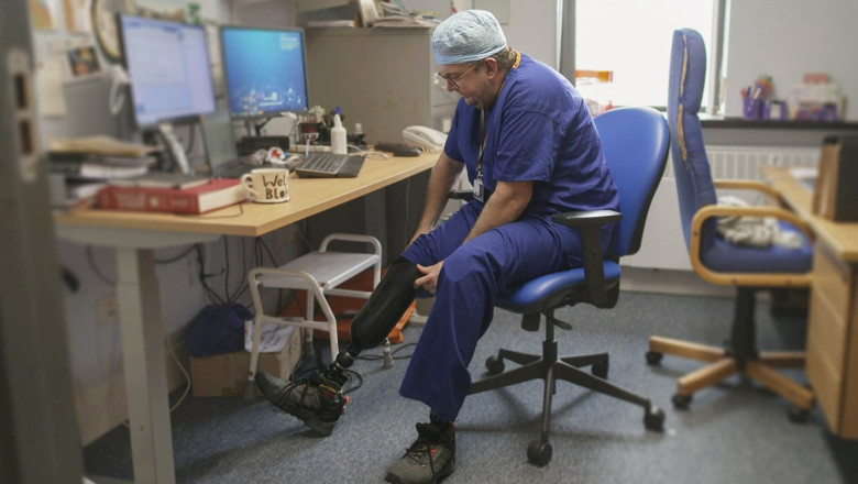 cazul ciudat al chirurgului britanic acuzat ca si a amputat picioarele pentru bani indemnurile pe care le ar fi dat altora pe internet 6881148c9ec59