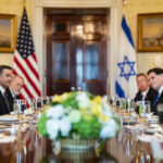 ce cadou i a oferit netanyahu lui trump in timpul vizitei sale in sua reactia presedintelui american e un lucru semnificativ 686cb7a84b5f1