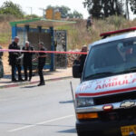 cel putin 8 raniti in israel dupa ce o masina a intrat in oamenii care asteptau intr o statie de autobuz 688209915a2e7