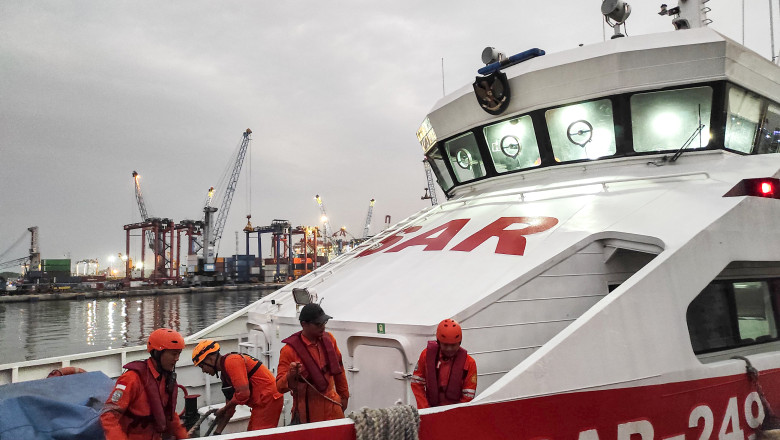 cel putin patru morti si 38 de disparuti in urma scufundarii unui feribot in largul insulei indoneziene bali 686614ebf2aa3