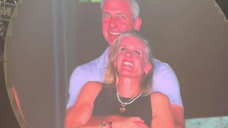 ceo ul companiei astronomer a fost suspendat dupa ce clipul in care isi imbratisa o colega la un concert coldplay a devenit viral 687b3875849ec