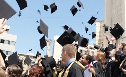 ceremonie de absolvire la umf iasi peste 1 600 de tineri isi incheie parcursul academic 68799aa3c8296