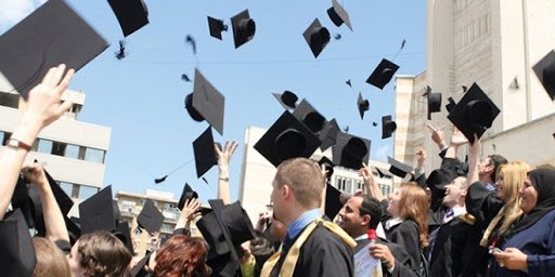 ceremonie de absolvire la umf iasi peste 1 600 de tineri isi incheie parcursul academic 68799aa3c8296