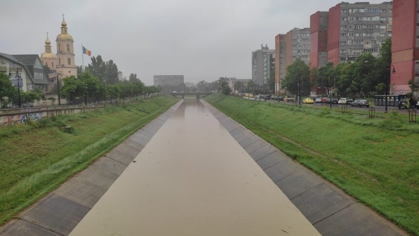 cifre dupa potopul de luna trecuta bahluiul a crescut de peste zece ori in municipiul iasi cota apelor a depasit 3 metri 686728280fb75