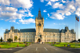 cinci ore in plus pentru sezonul turistic palatul culturii va fi deschis vizitatorilor de dimineata pana seara 68879eaaeb221