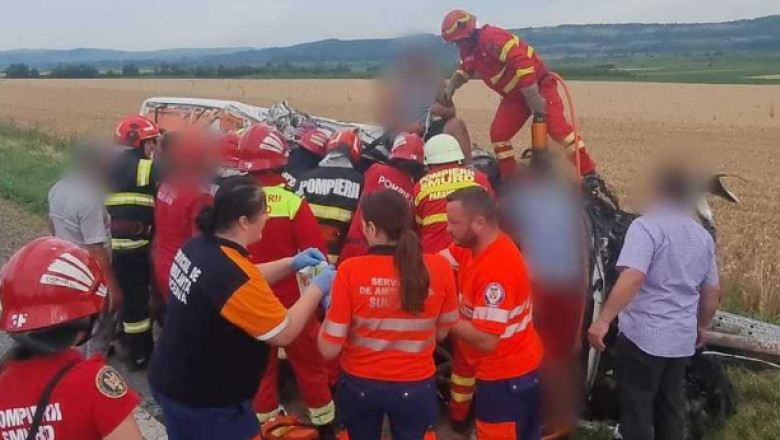 cinci persoane au fost ranite dupa ce un microbuz si un camion s au ciocnit pe dn 2 in judetul suceava 68753cfc3d07b