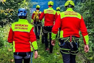 cioban in stare grava dupa ce a cazut pe munte in judetul brasov 688a49633b295