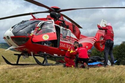 cioban ranit de o petarda pe care a folosit o pentru a se apara de un urs care l ar fi atacat la o stana din azuga 686fd1f9d5ebd