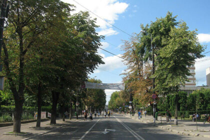 cladirile ucise de afaceri iasul si a ingropat memoria sub vitrine si reclame 68832ef35ead0