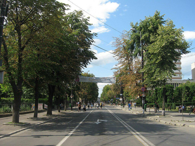 cladirile ucise de afaceri iasul si a ingropat memoria sub vitrine si reclame 68832ef35ead0