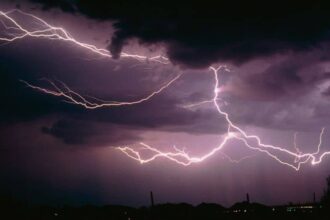 cod rosu de furtuna in judetele iasi si neamt localitatile vizate 6877775a17082