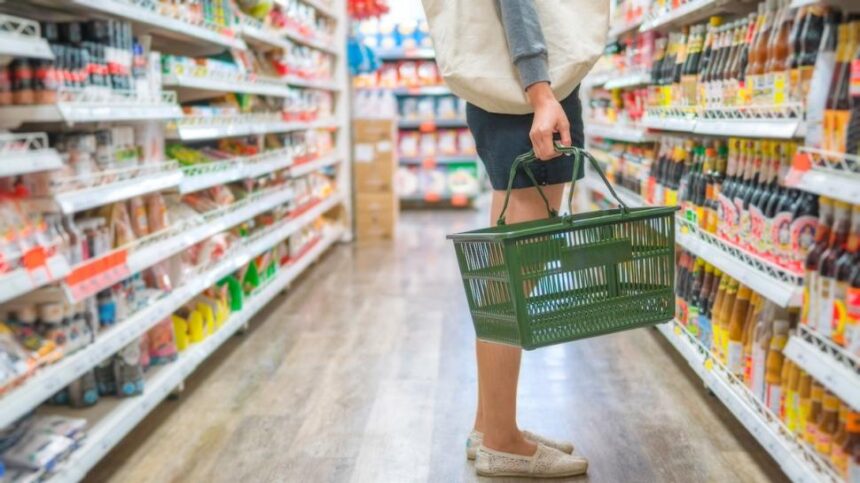 comerciantii care exagereaza cu scumpirile risca sa piarda clienti economist iesean despre cresterea tva cat se va simti in preturi 686732abd6fbe