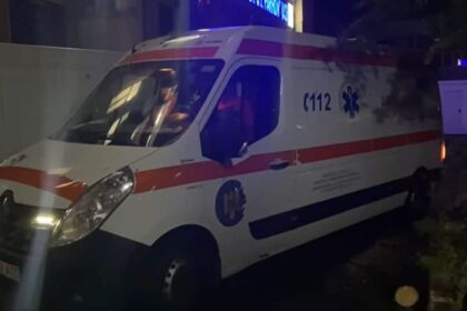 copac cazut pe o ambulanta in curtea spitalului dr c i parhon din iasi nu sunt victime 6887fd3e65df7