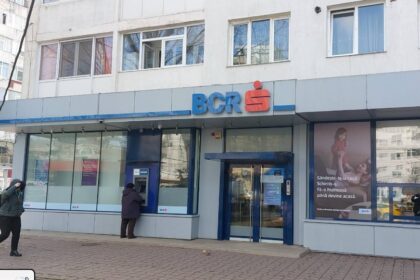 culisele jafului caraghios de la bcr amprente sterse cu diluant mustata luata de la jumbo pistolul de plastic al copilului vopsit in negru trenul si autobuzul 6878bd5bd8a2e