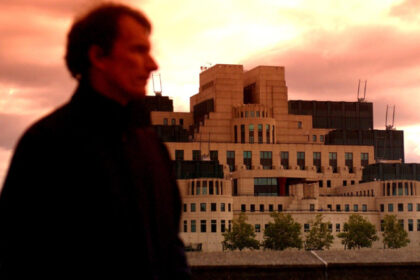 cum a ajuns londra capitala spionilor de inchiriat mitul lui james bond foamea de informatii a corporatiilor si banii oligarhilor 68870f0a47bfa