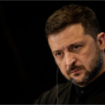 cum a ajuns volodimir zelenski sa se confrunte cu cea mai mare criza politica a presedintiei sale 6881b6d761361