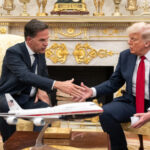 cum a poleit trump cu aur biroul oval mini versailles ul de la casa alba 687ddceab527b