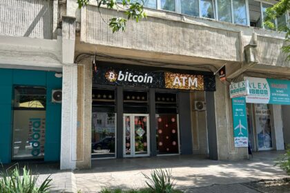 cum functioneaza si unde gasesti bancomatele bitcoin in iasi unul ar putea fi instalat de posta romana 6871009395ab6