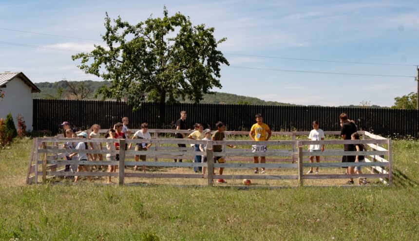 da spatiu copilariei arhiepiscopia iasilor si un preot paroh vor construi primul loc de joaca din satul budesti 6874ef1186acf