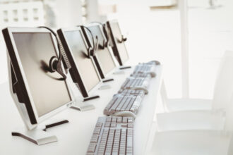 diicot 13 persoane au fost retinute iar 250 sunt anchetate intr un dosar de inselatorie prin call center uri 686feea261f37 1