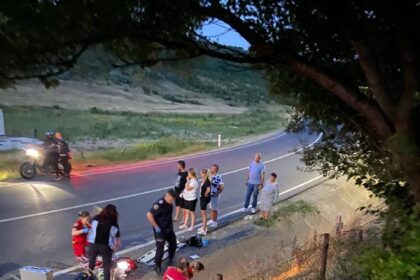 doi barbati au fost grav raniti in doua accidente de motocicleta unul s ar fi aruncat intentionat in fata vehiculului 686e23d6ecc61