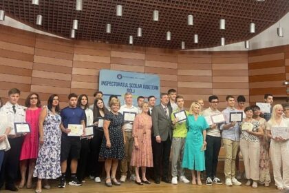 doi elevi ieseni de la cantemir si negruzzi pe podium la concursul national istorie si societate in dimensiune virtuala 687ed652add94