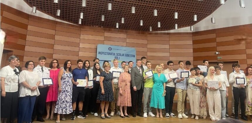 doi elevi ieseni de la cantemir si negruzzi pe podium la concursul national istorie si societate in dimensiune virtuala 687ed652add94