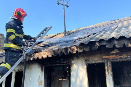 doua persoane au murit carbonizate in galati dupa ce casa lor a fost cuprinsa de flacari de la ce a pornit incendiul 687f4c4adeed1