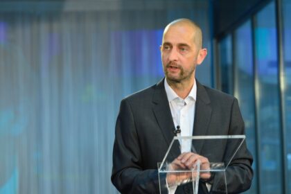 dragos damian sunteti in vacanta asa i asadar relaxati va in concediu si uitati de reforma bugetara de criminalitatea fiscala de festivalul de risipa de la bugetari de concedierile car 688079b046596