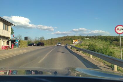 drumul de la breazu a plecat din nou la vale bugetul nu ne permite sa facem asemenea lucrari scumpe 687afbe636da4