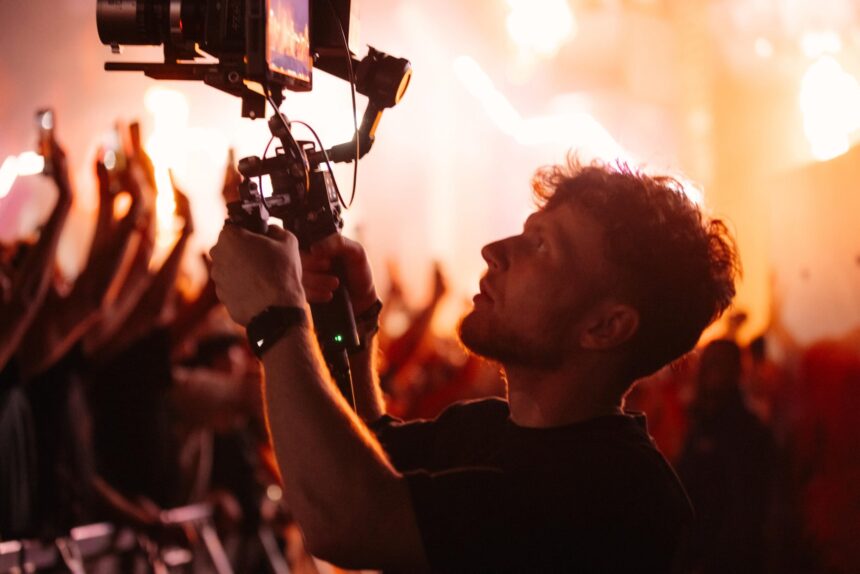 el a creat imaginea vizuala a beach please tanarul din iasi care a filmat pentru mari artisti ai lumii ce ii invata pe cei care vor sa i calce pe urme 6880ac0a80e13