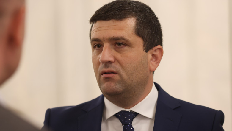 exclusiv cum a ajuns un incubator de afaceri sa foloseasca gratis o cladire a ministerului economiei radu miruta e jaf la drumul mare 687fde4b4e858