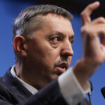 exclusiv daniel david despre anomaliile din sistemul educational nu avem de ce sa taiem salarii sunt mici ce spune despre bursele de merit 6869494e5ae46