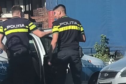 exclusiv un zmeu de 15 ani s a luat la tranta cu politistii dupa ce si a agresat mama 6867d8ee8ab82