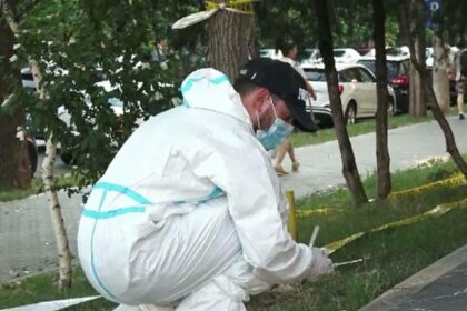 femeia din iasi care si a injunghiat sotul a fost dusa la psihiatrie era vizibil intr o stare de soc emotional 687fa13296406