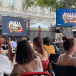 fenomenul insula iubirii blocheaza iasul localurile sunt pline iar premiera se vede ca un meci de champions league 687e0022ef217