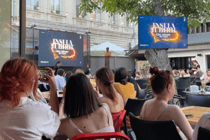 fenomenul insula iubirii blocheaza iasul localurile sunt pline iar premiera se vede ca un meci de champions league 687e0022ef217