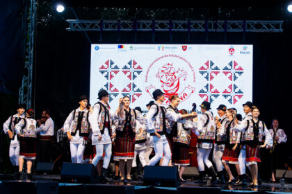 festivalul international de folclor catalina si art east fashion weekend revin in gradina palas descopera cultura populara dar si creatiile tinerei generatii de designeri vestiment 686e838c82bf8