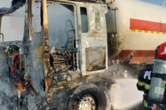 foto incendiu la o autocisterna incarcata cu gpl pe autostrada a7 traficul a fost blocat 6883b90c30709