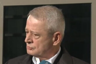 foto sorin oprescu fotografiat relaxandu se la terasa in grecia fostul edil condamnat la 10 ani de inchisoare nu poate fi extradat 687796cdce1a3