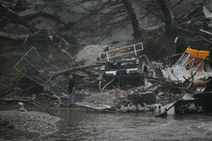 galerie foto 9 copii au murit si 27 de fete sunt date disparute in inundatiile devastatoare din texas trump melania si cu mine ne rugam 68697898ee53f