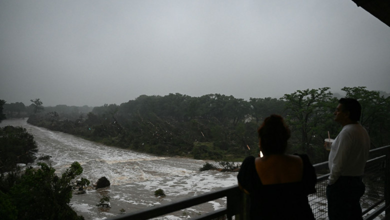 galerie foto inundatii in texas 43 de morti potrivit celui mai recent bilant 27 de fete dintr o tabara crestina inundata sunt inca date disparute 686a0bff30f1e
