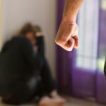 gelozie oarba dupa un mesaj vazut pe telefonul sotiei a vrut s o ucida cu furculita apoi cu cutter ul iar in final i a dat sa bea erbicid 686881a051e0f