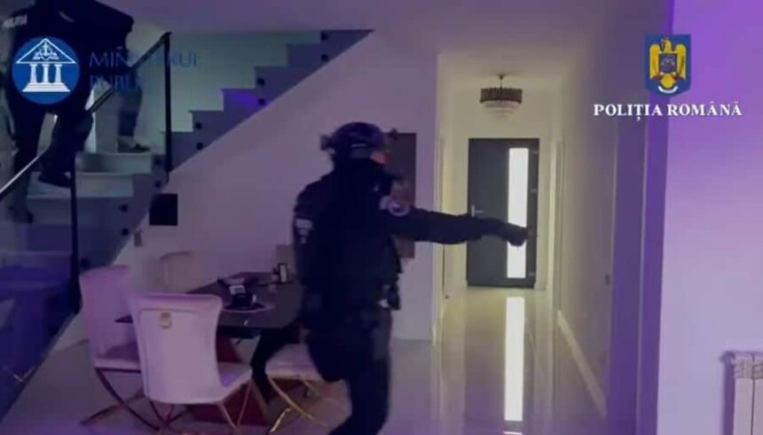 grupare din romania acuzata ca a spart conturile a 1 000 de contribuabili britanici prejudiciu de un milion de lire video 686f5a9248356